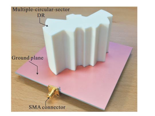 Figure 7. Photograph of the fabricated antenna